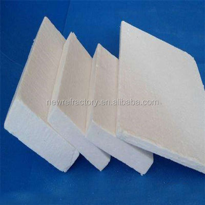 Placas de fibras cerâmicas formadas a vácuo com um teor de 1,2-1,4% de SiC e 0,01% de CaO