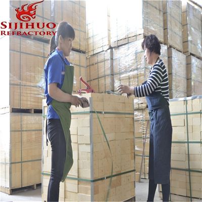 50T/D Capacidade SK30/SK34/SK35/SK36/SK37/SK38/SK40 tijolos de argila de fogo para fornos industriais de cor amarela